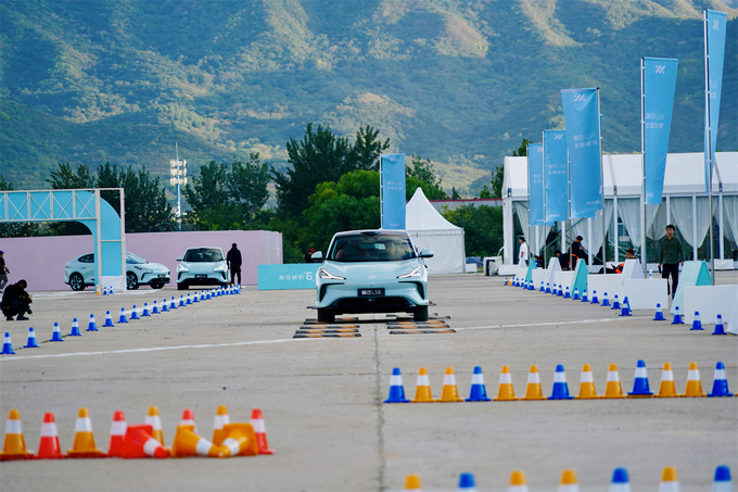 场地体验史上最强6系智己LS6的智驾表现和性能操控如何-图21