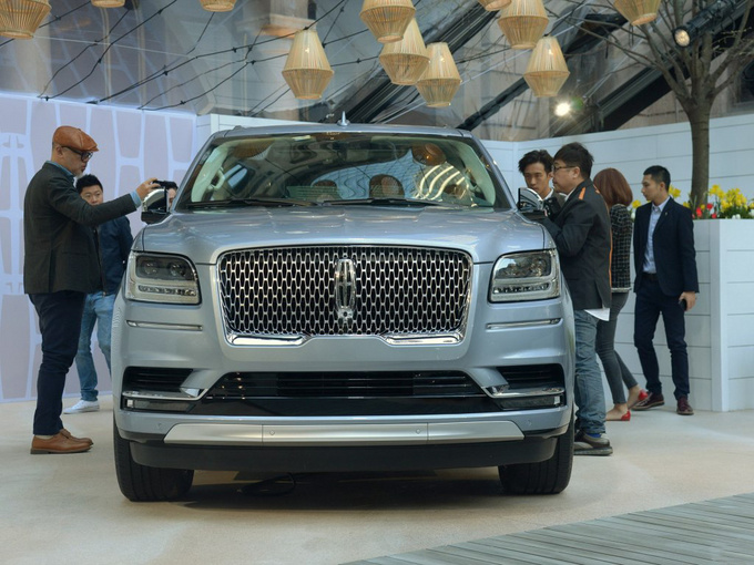 18款林肯领航员豪配加长版 热销车别错过-图2