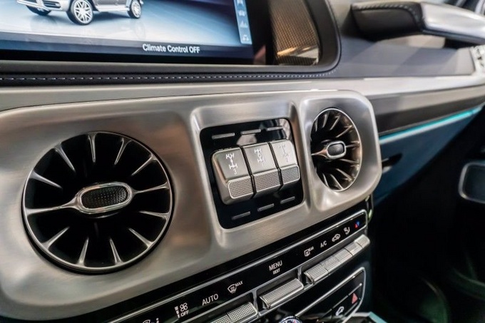 奔驰AMG G63实拍升级熏黑格栅/标配三把锁-图7