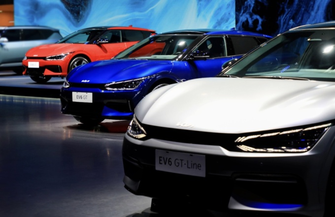 起亚胡慧敏纯电时代两手抓左手性能EV6右手家庭EV5-图2