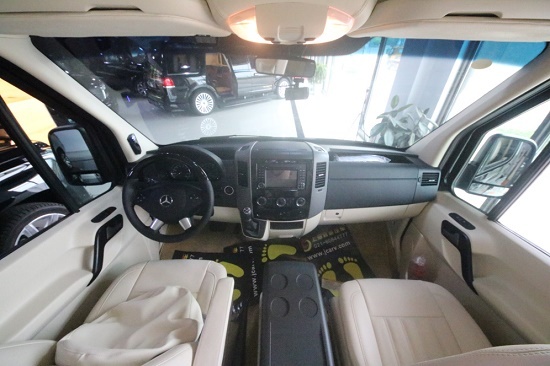 奔驰斯宾特 内饰主流53寸大电视火爆开售-图3