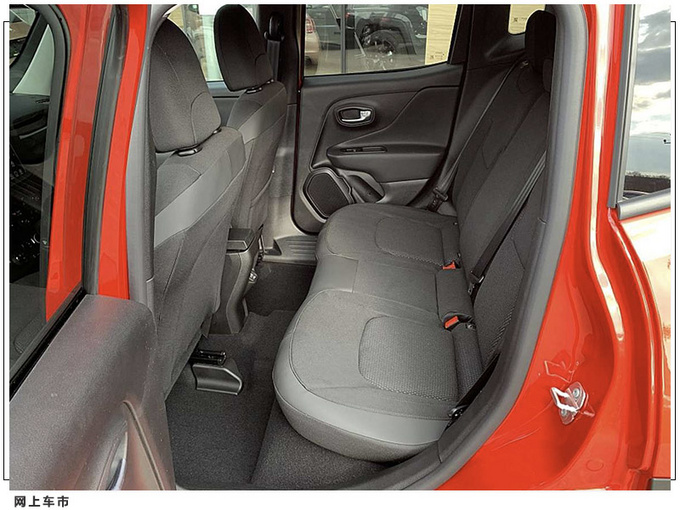 Jeep自由侠实拍曝光搭1.3T插混/配熏黑外观套件-图7