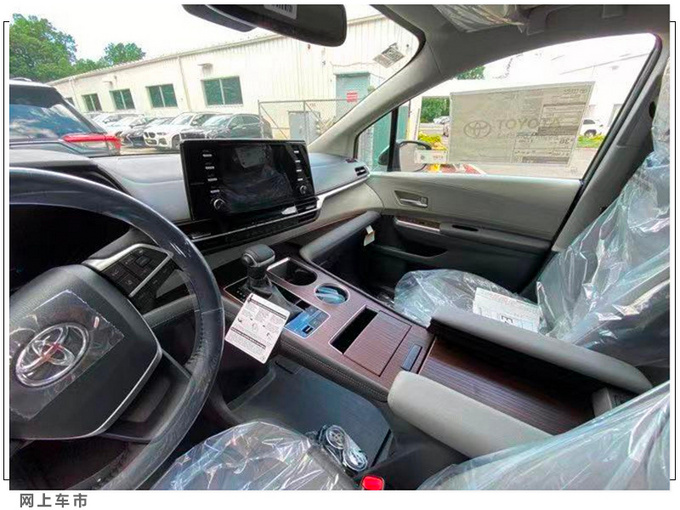 丰田新塞纳实车街拍搭2.5L混动/下半年国内发布-图5