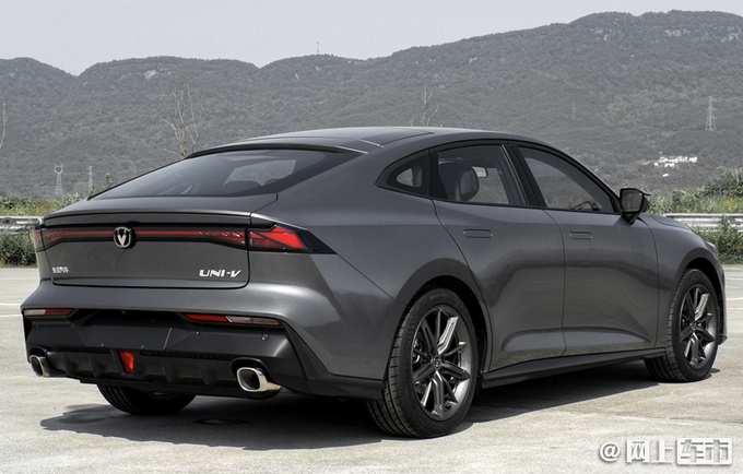 长安UNI系列轿车曝光 动力超思域 预计11万起售-图4
