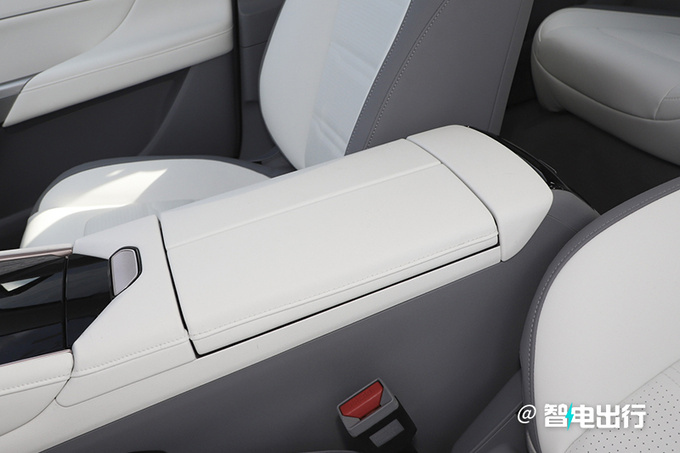 东风eπ007售15.96万起增程/纯电都有 PK比亚迪海豹-图8