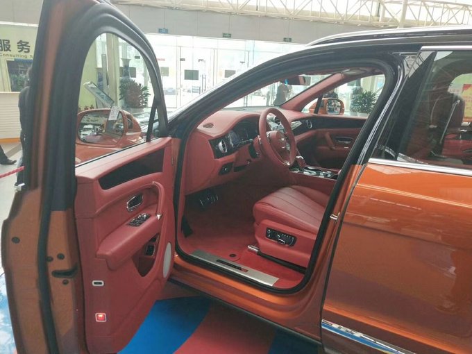 18款宾利添越绝佳四座 柴油高性能占优势-图4