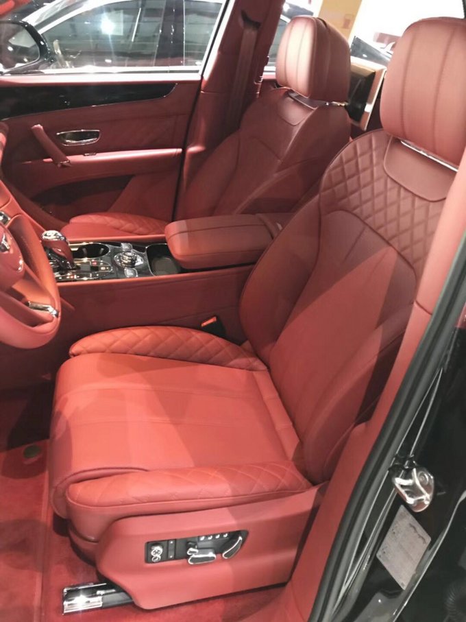 18款宾利添越6.0汽油 灵动流畅四座越野-图6