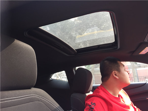 18款雪佛兰科迈罗2.0T 标配小跑竞争野马-图6