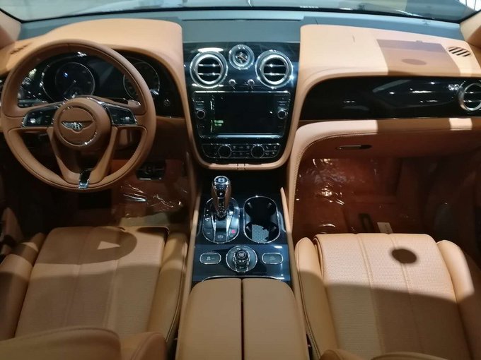 18款宾利添越4.0T柴油V8 五座越野引骚动-图5