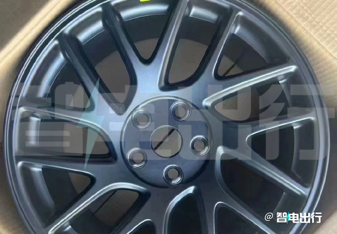 疑似特斯拉新款Model 3实车曝光下月开启量产-图5