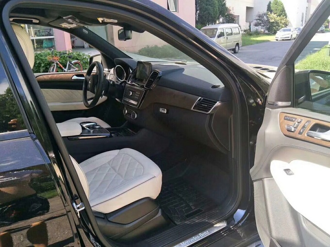 18款加版奔驰GLS450 慑人气魄SUV122万售-图5