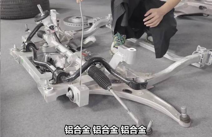 新红旗HS5经历的一拆到底揭开了中国豪华汽车的真面貌-图6