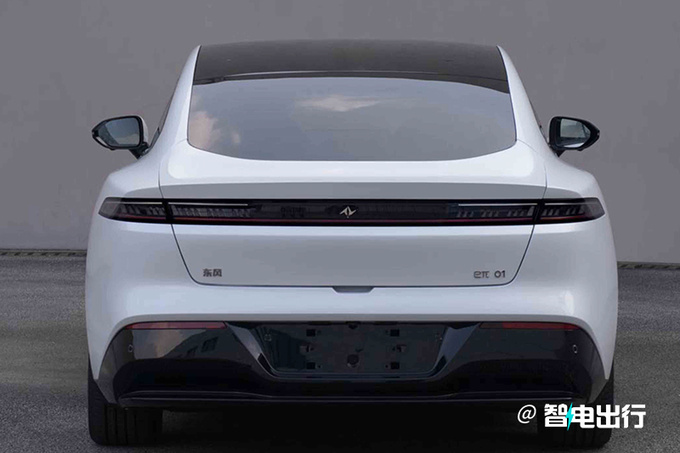 东风奕派首款轿车实拍年内发布 尺寸超比亚迪海豹-图2