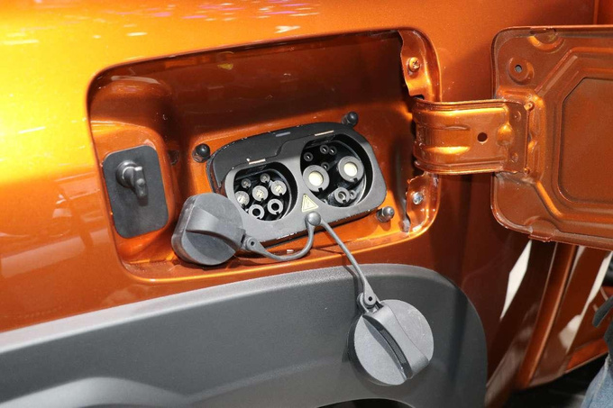 用车成本骤降+续航里程飙升 全球首款超级增程皮卡首发亮相-图4