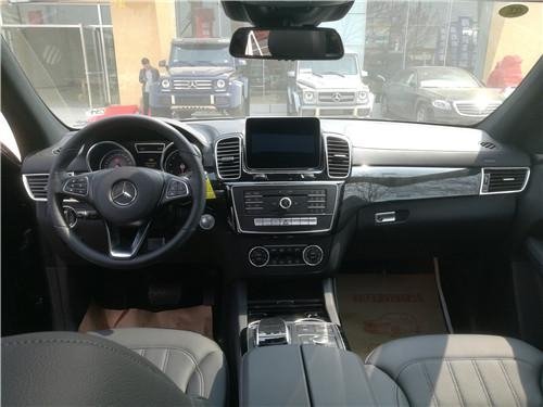 2018款奔驰GLS450 七座硬派越野轻松驾驭-图5