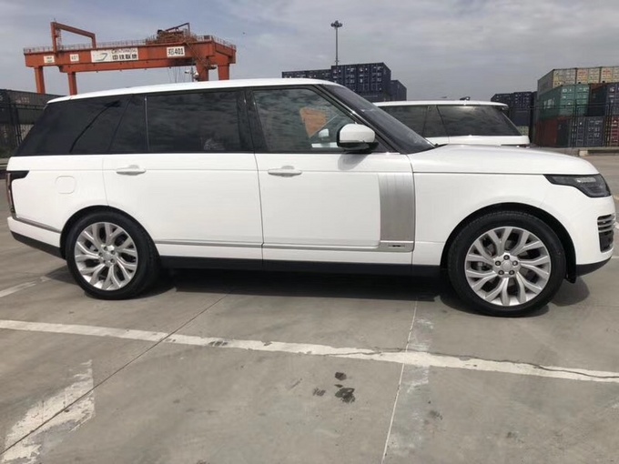 路虎揽胜行政创世版 平行进口SUV大降价-图3