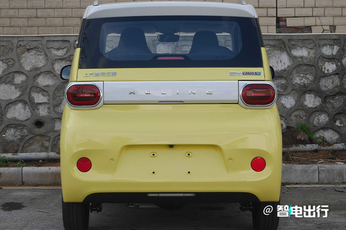 五菱新宏光MINI EV实拍曝光换全新灯组 尺寸升级-图2