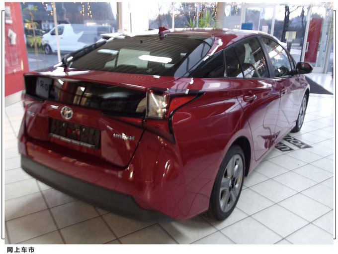 丰田普锐斯进店实拍 大尺寸异形头灯/世嘉同款内饰-图3