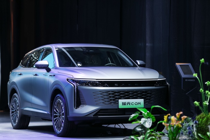 新老國貨之光間的對話聽星途瑤光C-DM與領克08 講故事-圖2