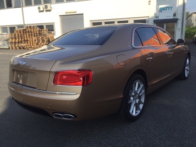 新款宾利飞驰内饰复古点缀 品牌豪车优惠-图10