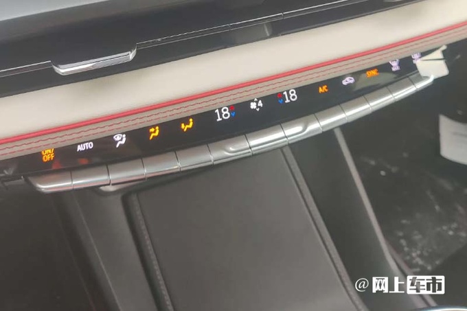 凯迪拉克GT4到店实拍标配33英寸9K屏 2种动力可选-图8