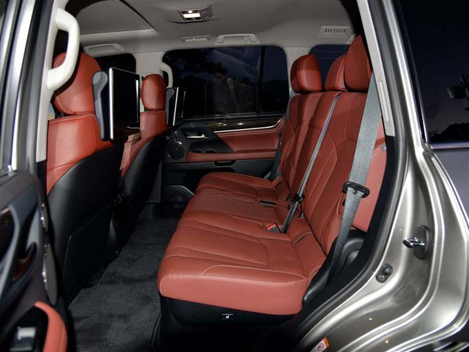 雷克萨斯LX570强势越野 安逸旅途首选车-图8