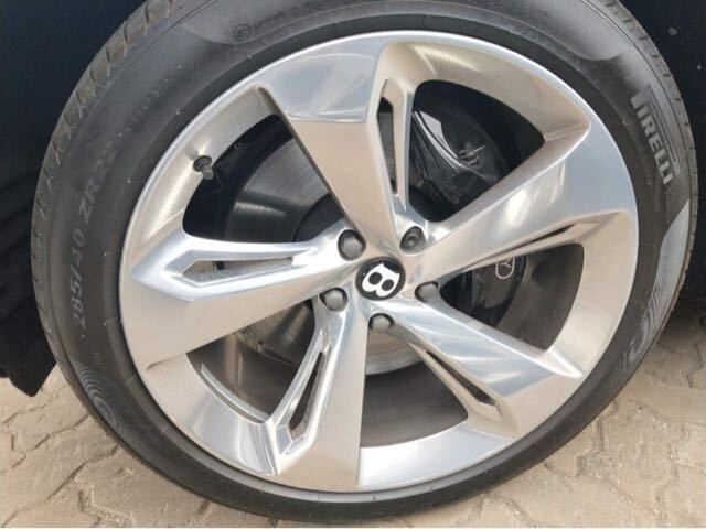 18款宾利添越柴油SUV 超凡性能令人赞叹-图8