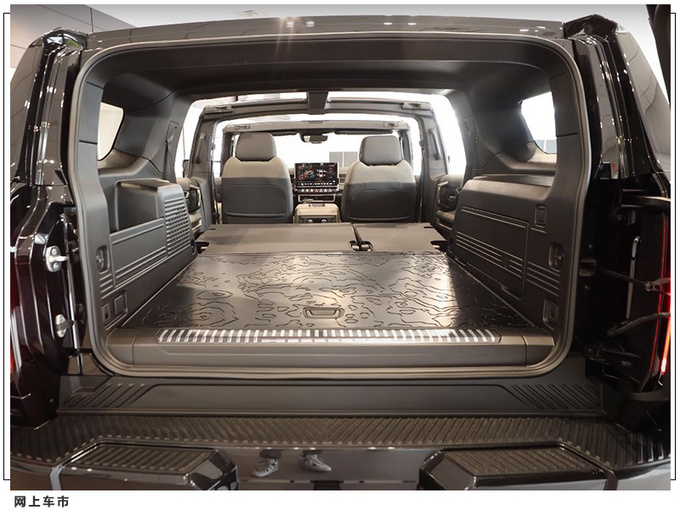 悍马全新SUV到店实拍搭可拆卸顶棚/配贯穿式头灯-图8
