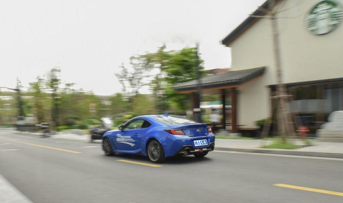 到店探访斯巴鲁BRZ一试JDM白月光的矫健之姿-图2