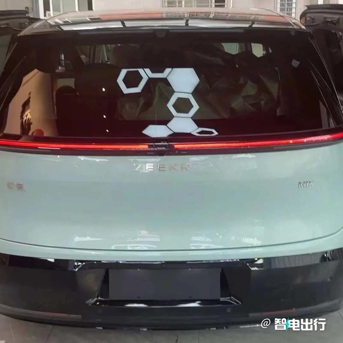 极氪MIX 4月25日续航712km 预计卖20万-图3