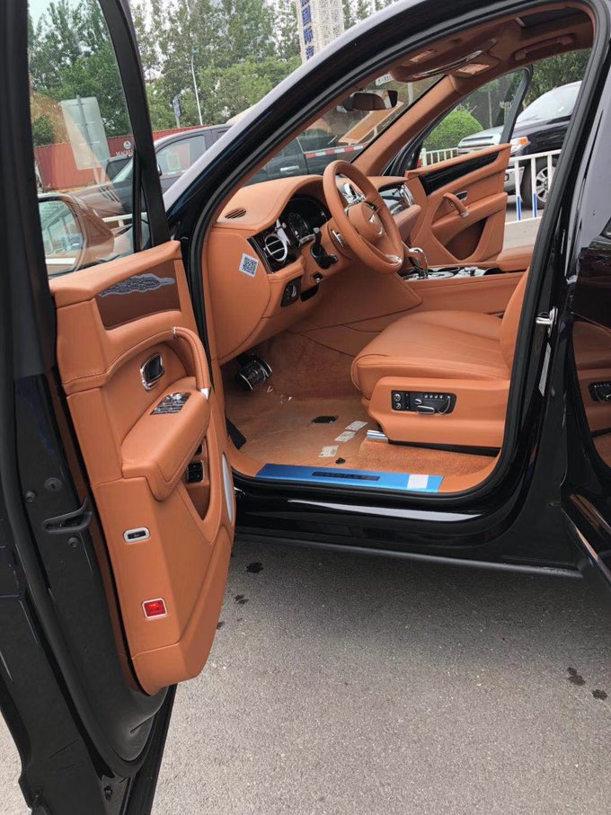 18款宾利添越4.0T柴油V8 底盘升降带后娱-图4