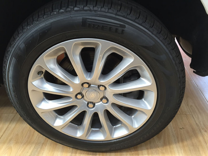 18款中东路虎揽胜3.0T 汽油加长夏日低价-图10