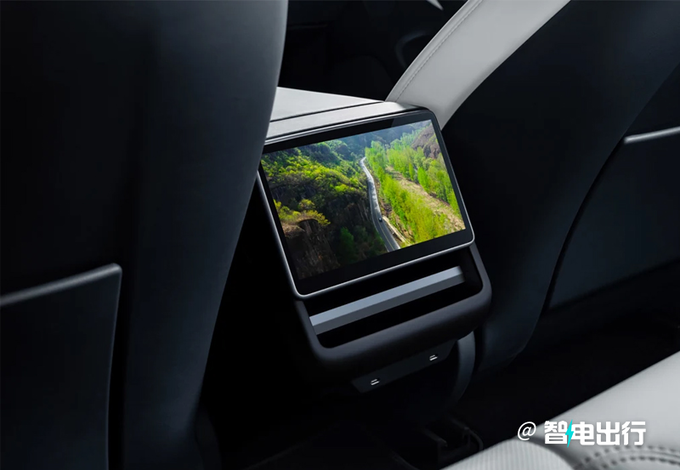 特斯拉新款Model Y实车街拍换C形尾灯/增七座车型-图5