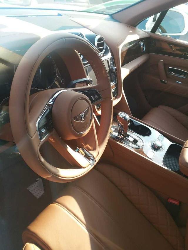 宾利添越奢华新配置 大气越野升级科技感-图4