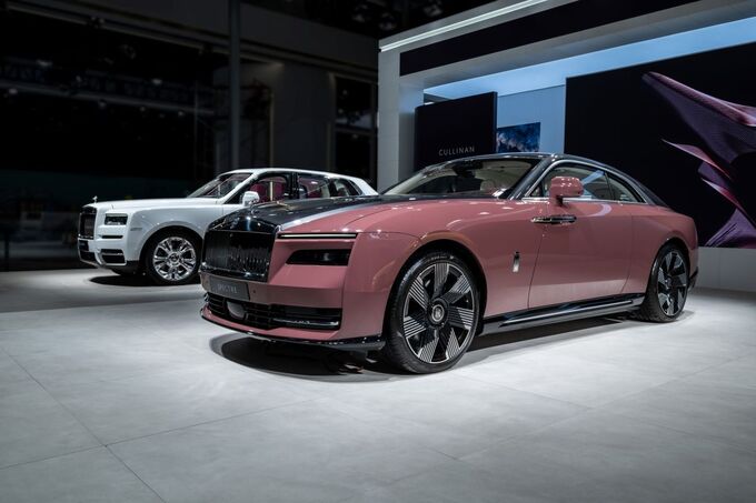 2023广州车展劳斯莱斯闪灵即将开启交付超豪华纯电轿跑车-图2