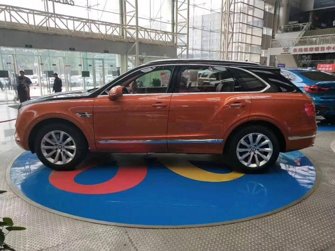 18款宾利添越4.0T 汽油型V8全景畅惠价销-图3