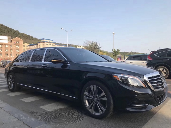 奔驰迈巴赫s600霸气来袭 5.98米加长防弹车