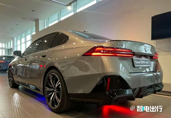 宝马新5系到店实拍四季度国产开售/现款优惠12万-图4
