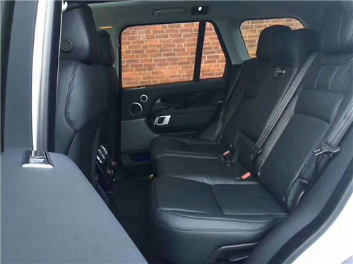 18路虎揽胜行政新老款对比 更高身份象征-图3