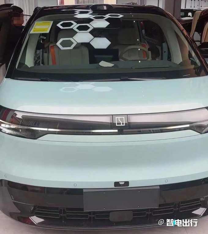 极氪MIX 4月25日续航712km 预计卖20万-图2