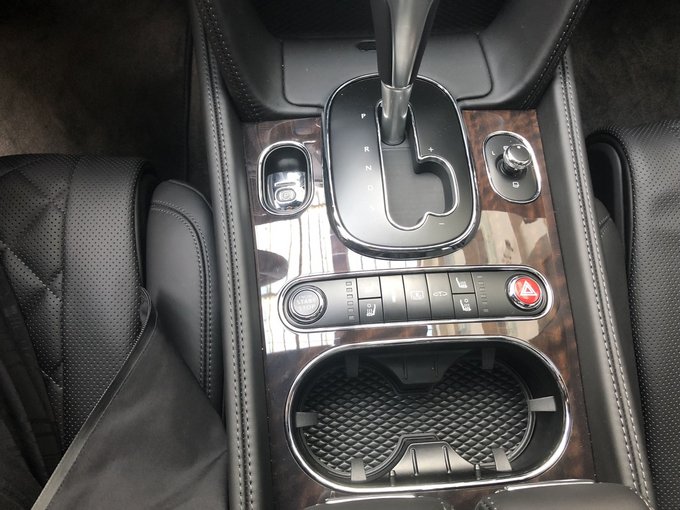 18款宾利飞驰高端豪车 高速驾驶寻求刺激-图5