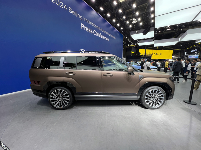 2024北京车展全新现代胜达实拍体验硬朗与温馨的完美组合-图5