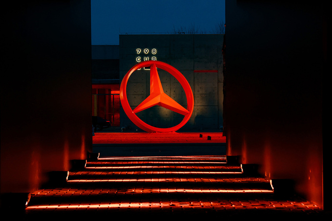 想象之翼为主题梅赛德斯-奔驰科技艺术展在京启幕-图1