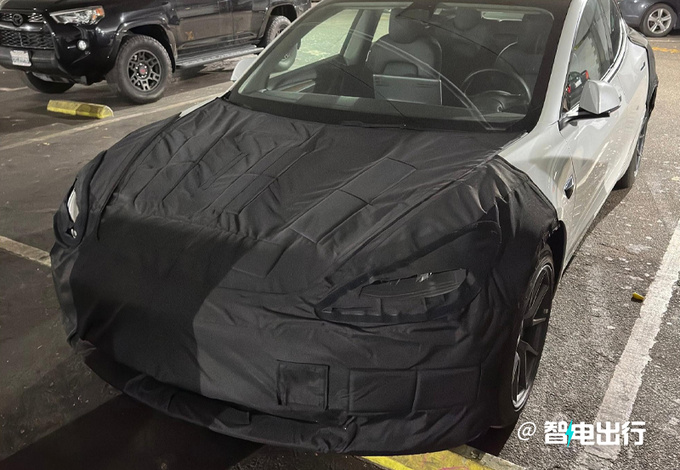 特斯拉新款Model 3实车内饰曝光两款车型售价上涨-图4