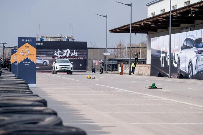 新老國貨之光間的對話聽星途瑤光C-DM與領克08 講故事-圖12