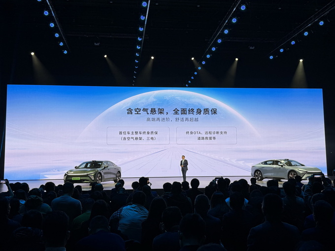 最高续航905km 3.7s破百 标配空气悬架 星纪元ES比预售降2万上市-图4