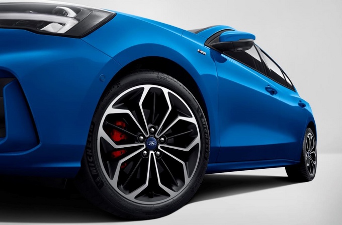 新款福特福克斯上市 10.88万起售/标配两块大屏-图2