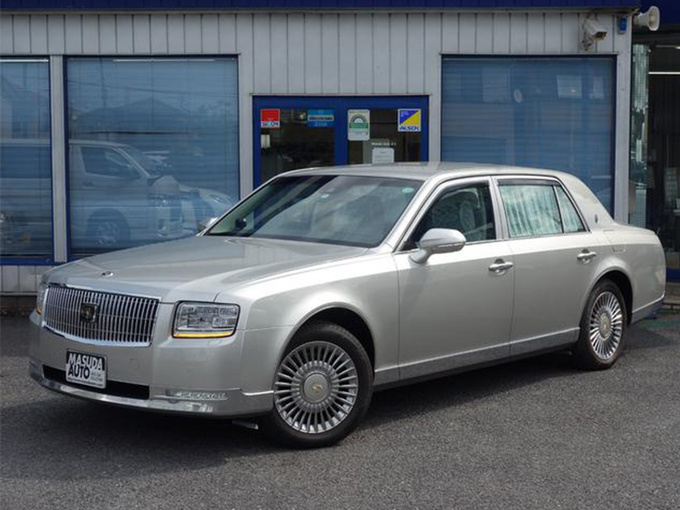 丰田旗舰轿车实拍搭5.0L混动/气场不输宾利飞驰-图1