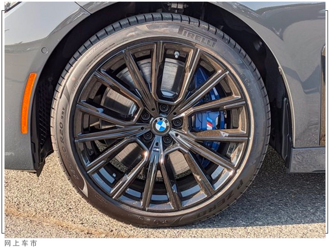 宝马750i实拍搭4.4T V8引擎/外观配熏黑套件-图3