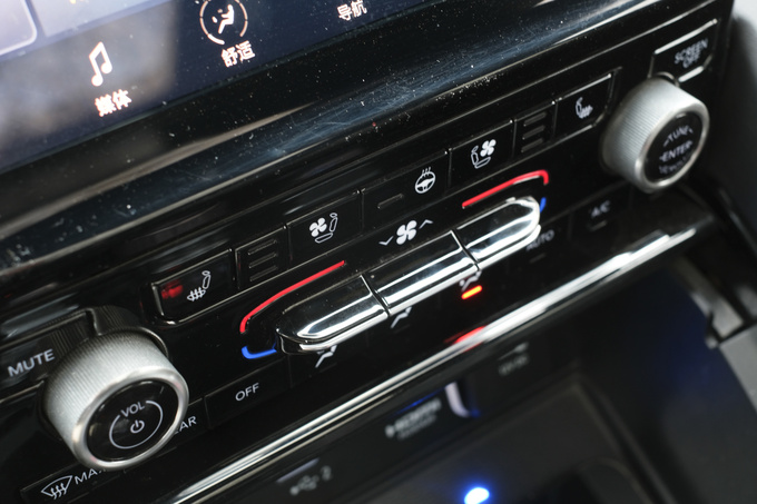 《豪华180》全新大切诺基4xe能否成为越野传奇的新篇章-图49